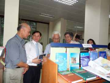 Trung tâm Thông tin- Tư liệu tổ chức Hội thảo và Triển lãm sách